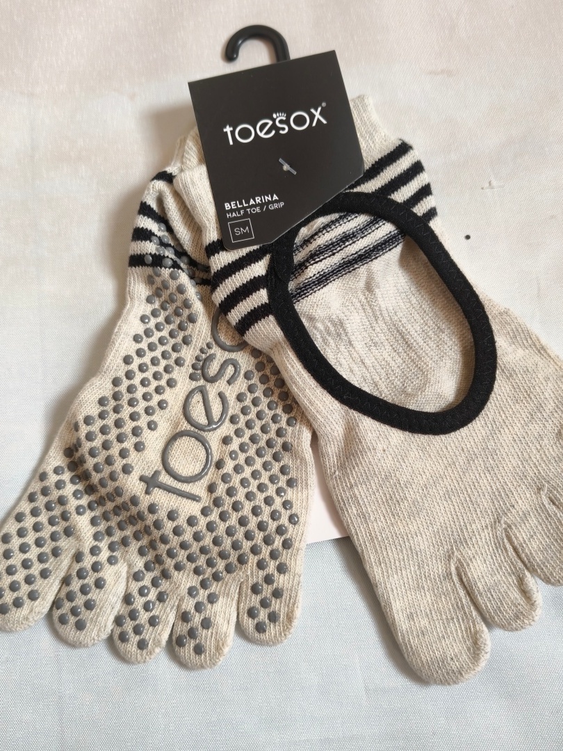 ถุงเท้าโยคะแบบแยกนิ้ว Toesox ส - Medias Para Pilates Y Yoga บทวิจารณ์และราคา