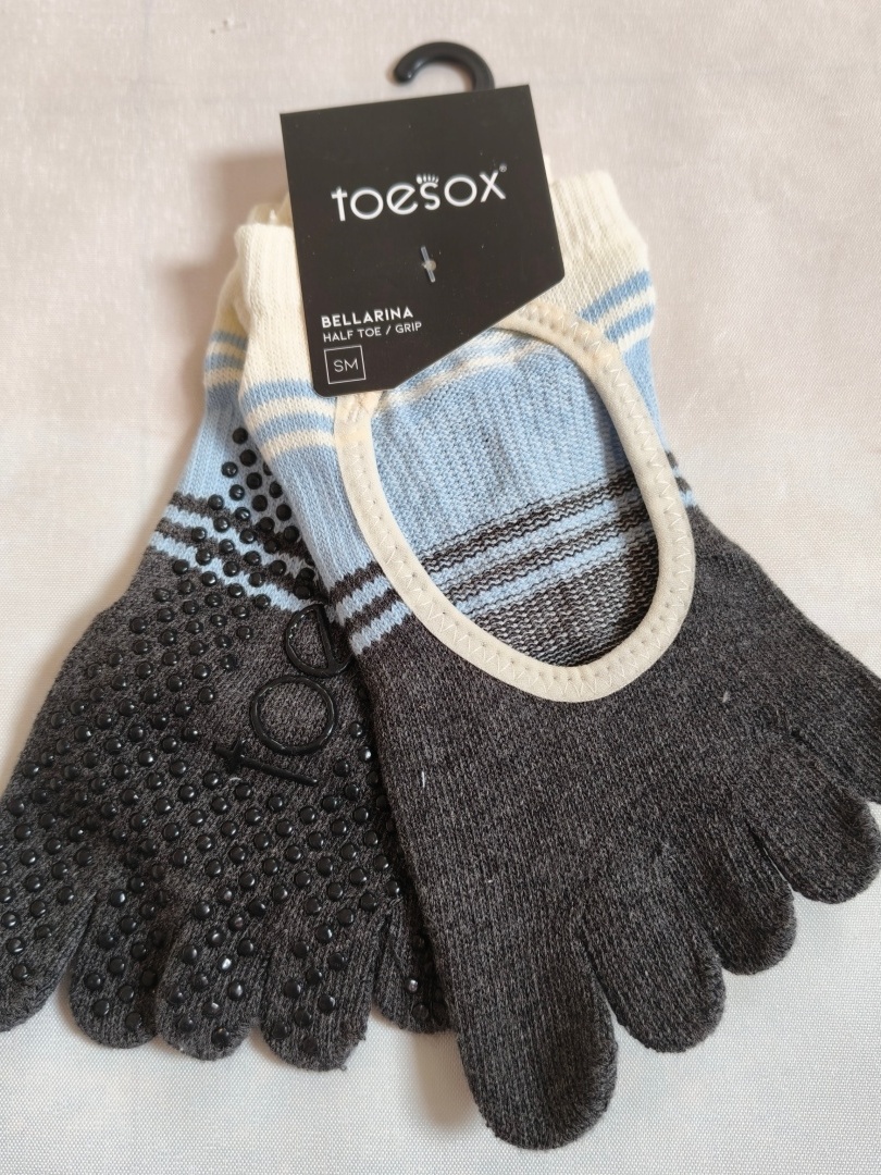 ถุงเท้าโยคะแบบแยกนิ้ว Toesox ส - Medias Para Pilates Y Yoga บทวิจารณ์และราคา