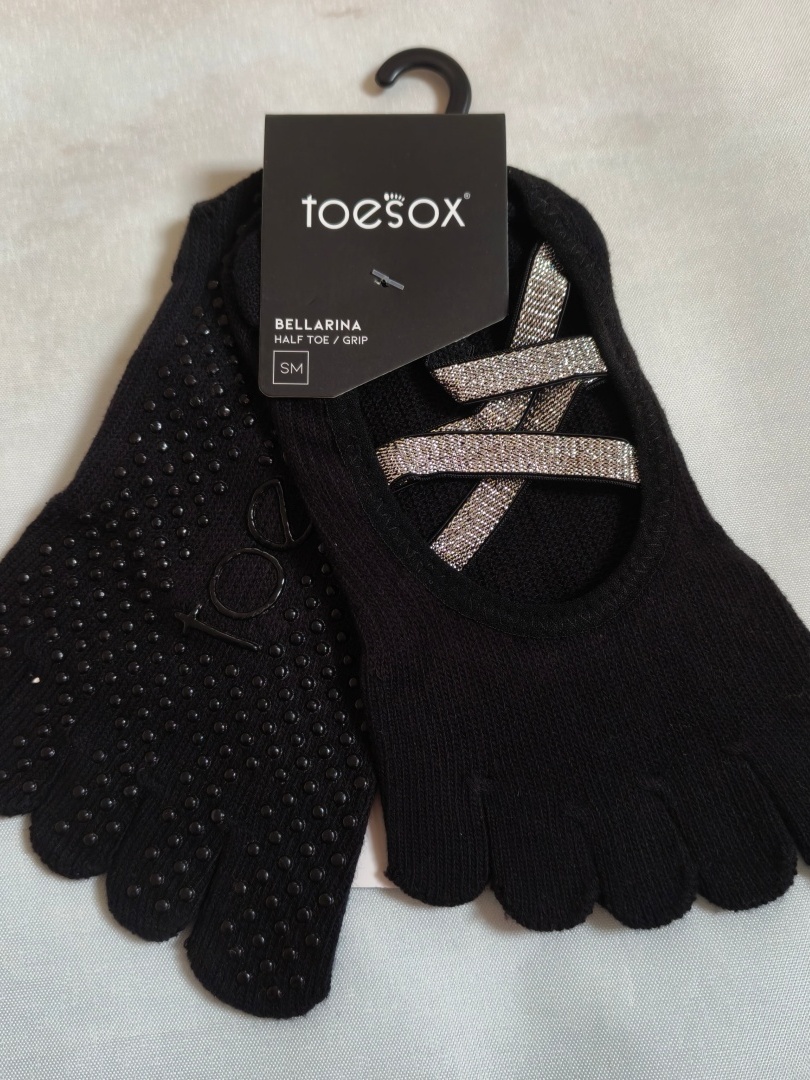 ถุงเท้าโยคะแบบแยกนิ้ว Toesox ส - Medias Para Pilates Y Yoga บทวิจารณ์และราคา